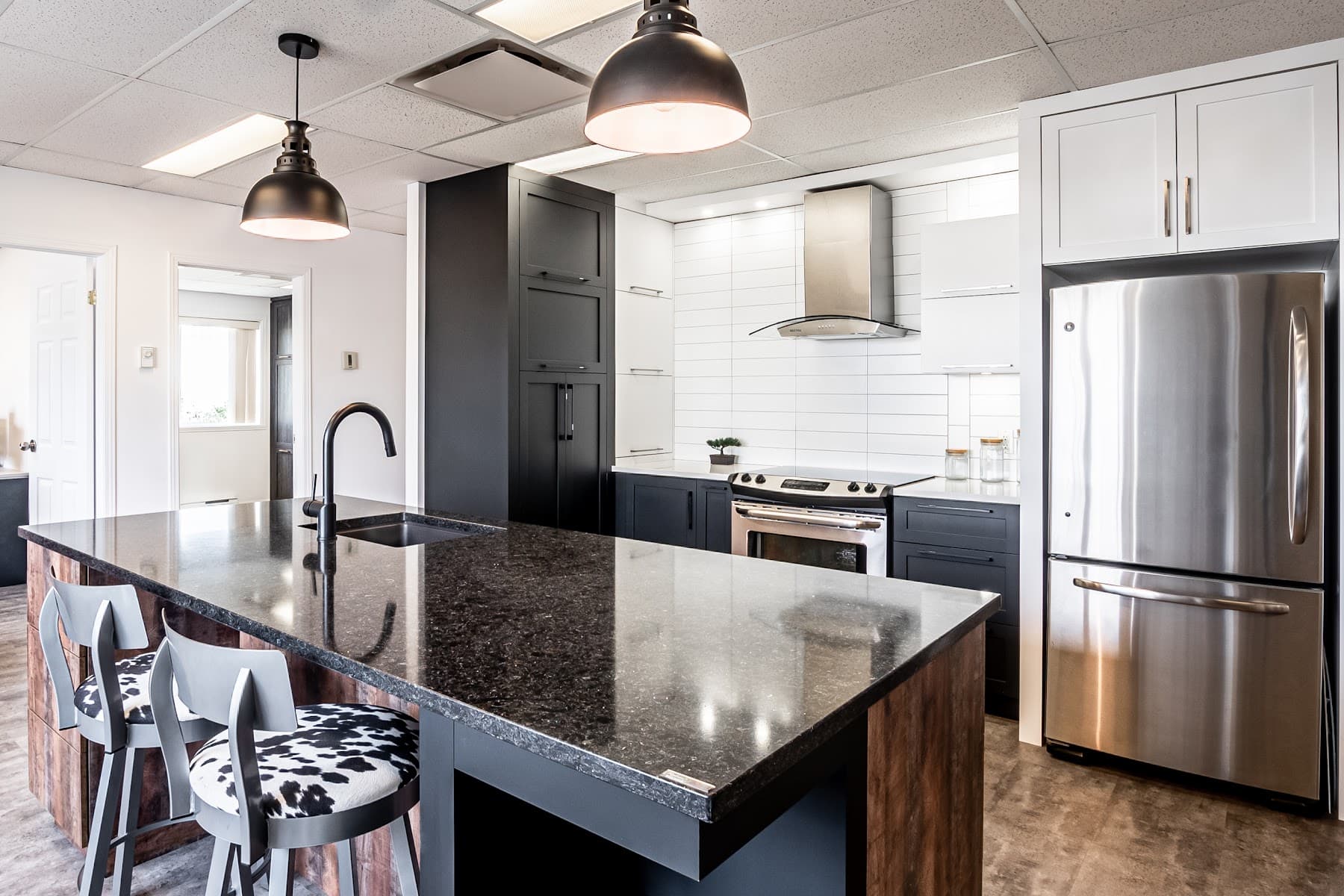 Armoires Création-Design - Ébénisterie — Victoriaville