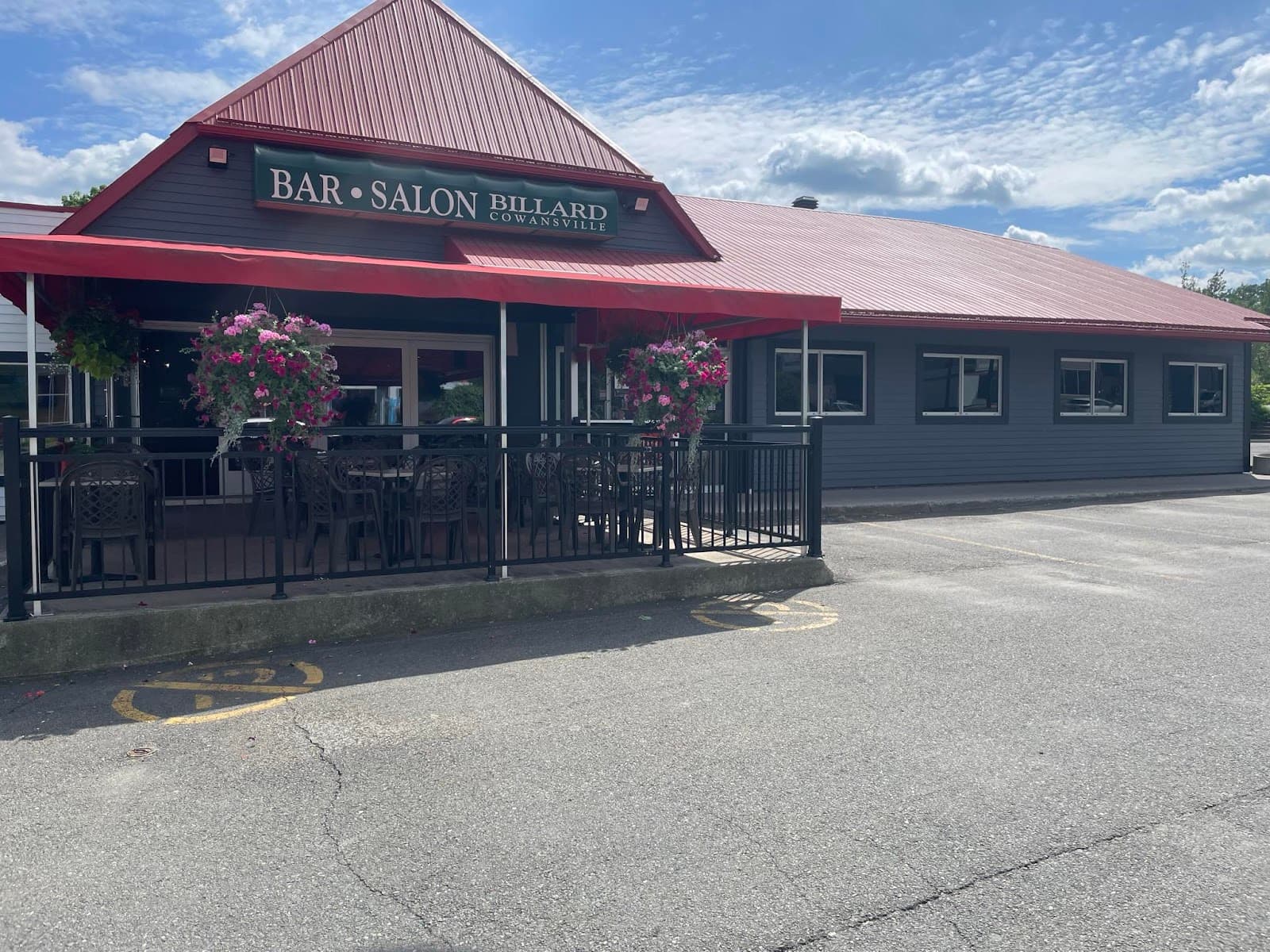 Bar Salon Billard De Cowansville — Cantons-de-l'Est