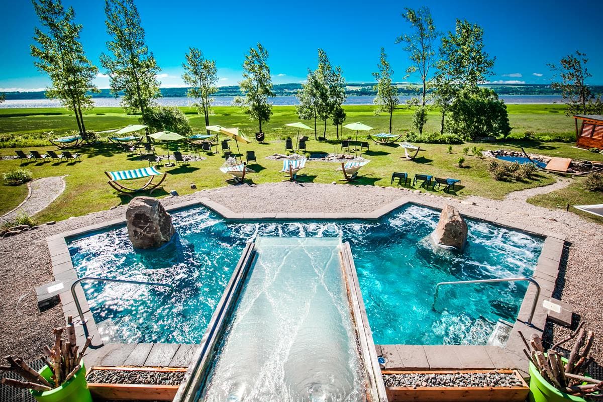 Spa Des Neiges — piscine sur la Côte-de-Beaupré