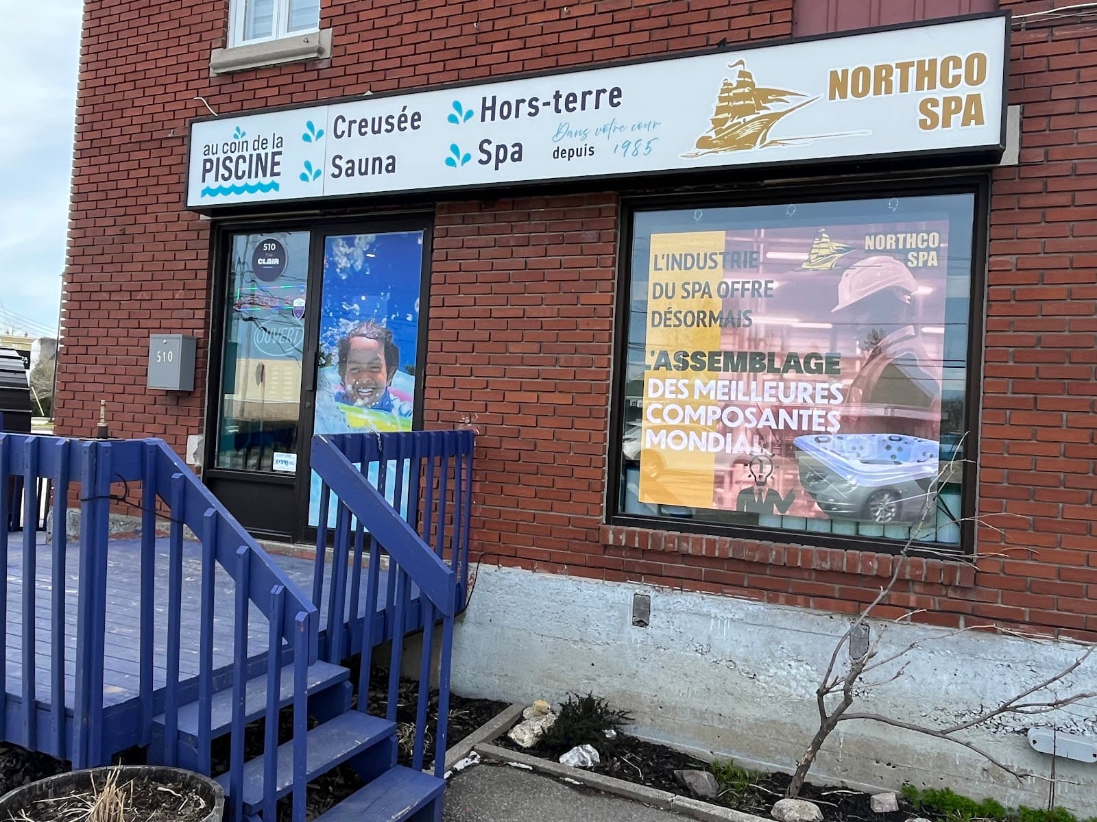 Au coin de la piscine — Repentigny