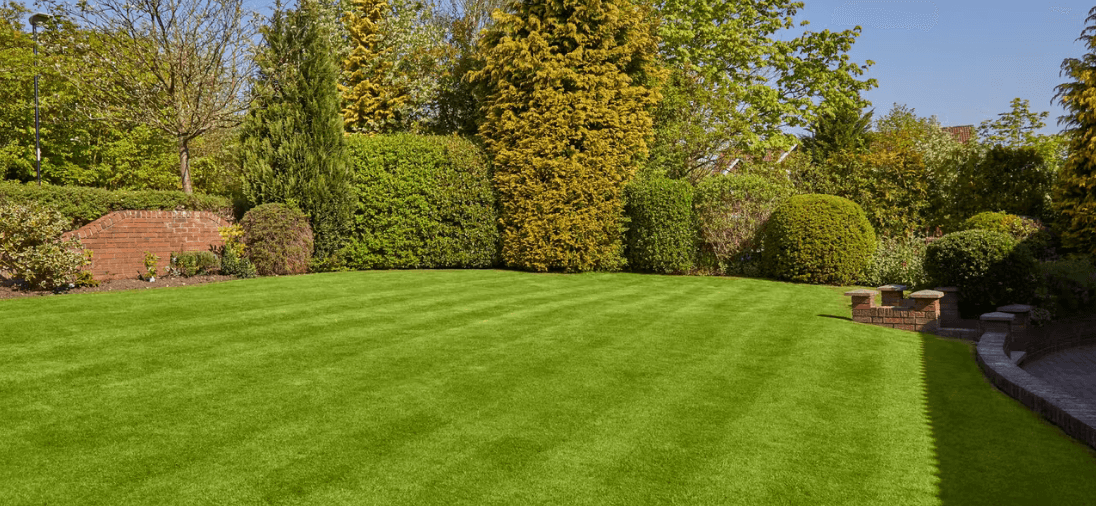 Precision Lawn Maintenance — Saint-Jérôme