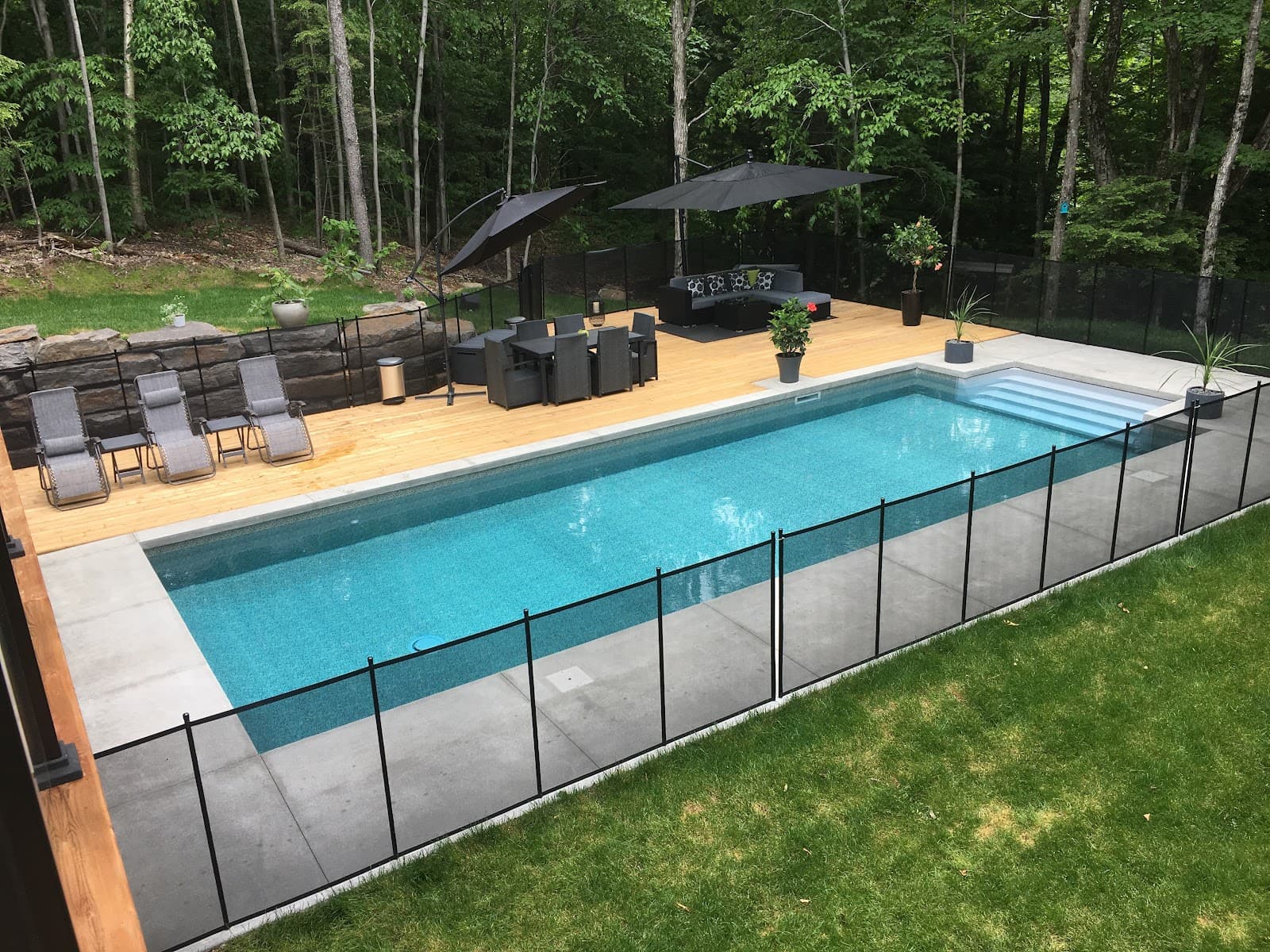 Clôture de piscine amovible et permanente Enfant Sécure | Child Safe removable and permanent pool fence — spécialiste en clôtures à Vaudreuil-Dorion