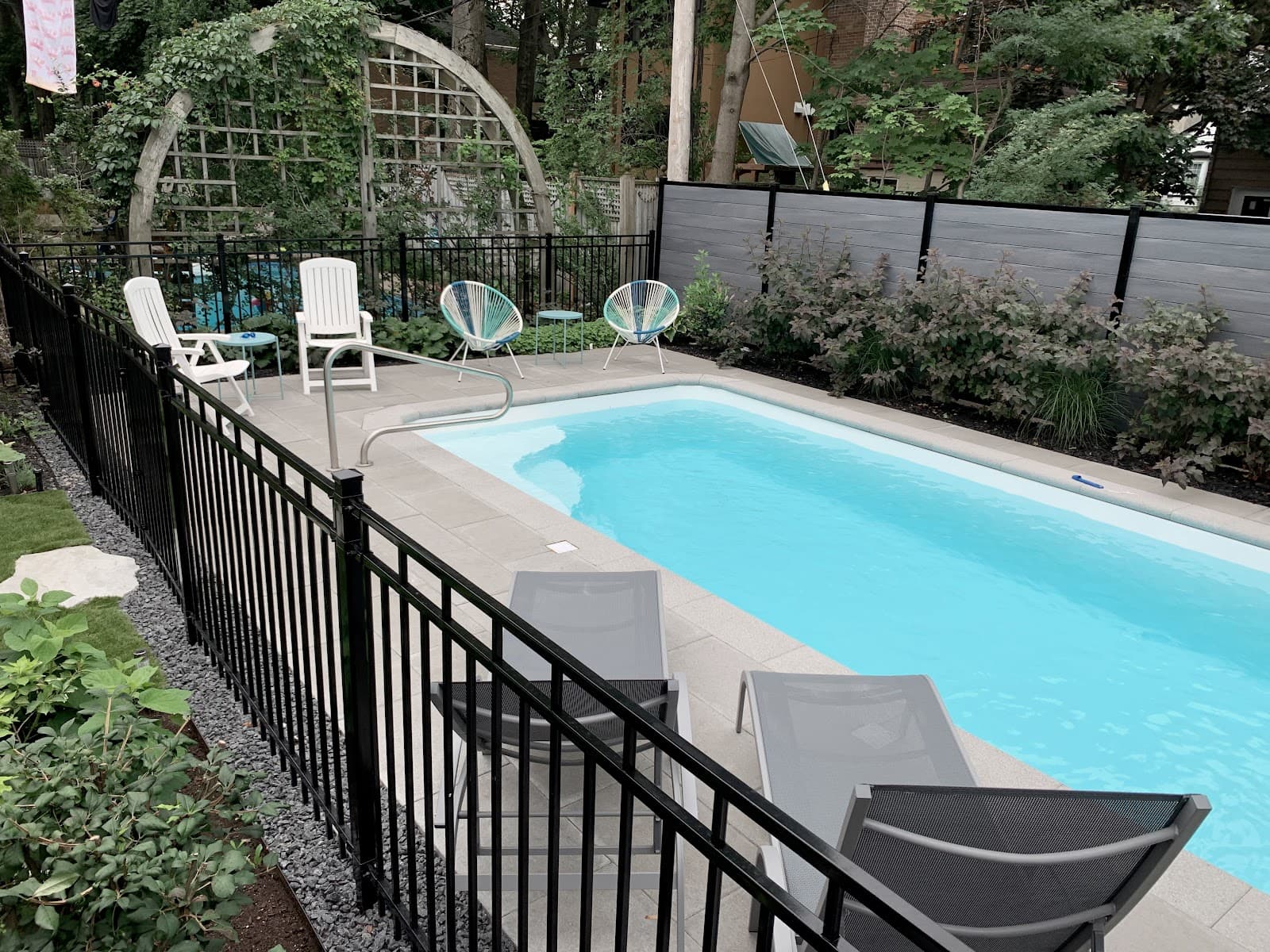 Les Aménagements du Midi | Pavage | Installation de piscine | Paysagiste au Lac Beauport — Couronne de Québec