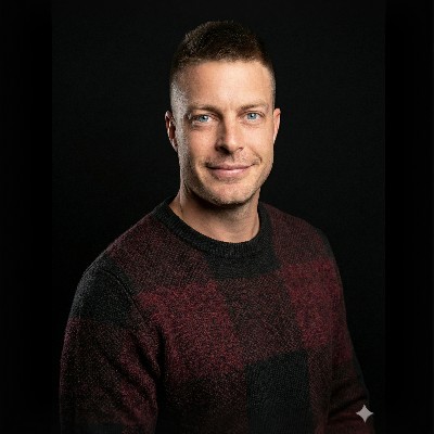 Étienne — Co-propriétaire et directeur administratif