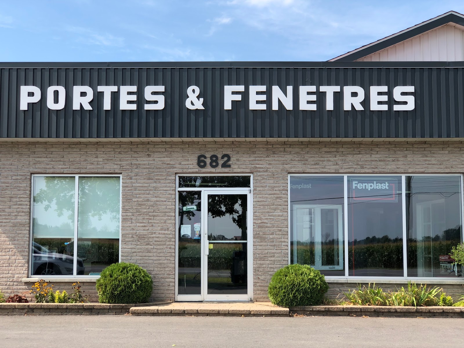 Fenplast - Menuiserie A. Cormier Inc. Portes et Fenêtres — Portes et fenêtres à Sainte-Martine