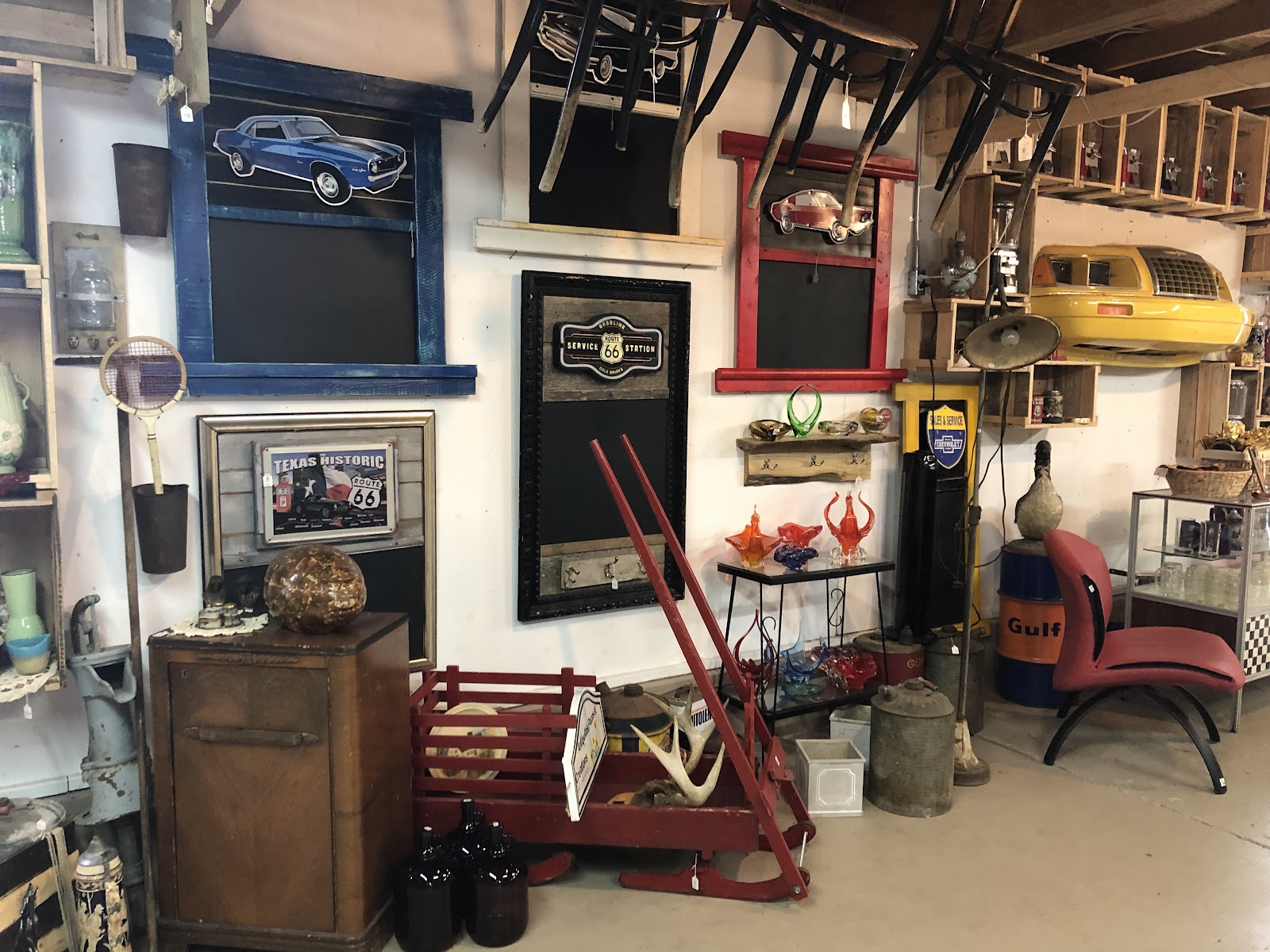 Hangar Aux Artisans — Peintre à Saint-Jean-de-l'Île-d'Orléans
