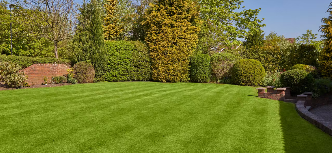 Precision Lawn Maintenance — Aménagement paysager à Saint-Colomban