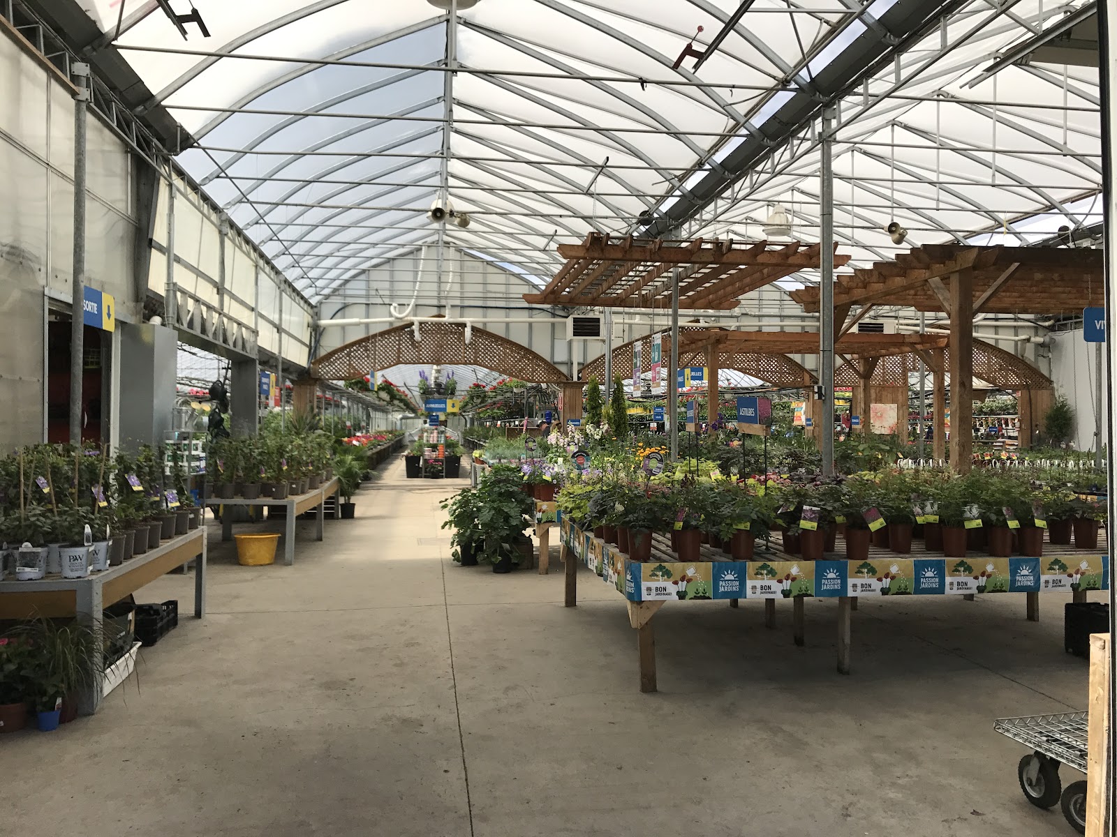 Serres et Jardins Girouard — Aménagement paysager à Sainte-Madeleine