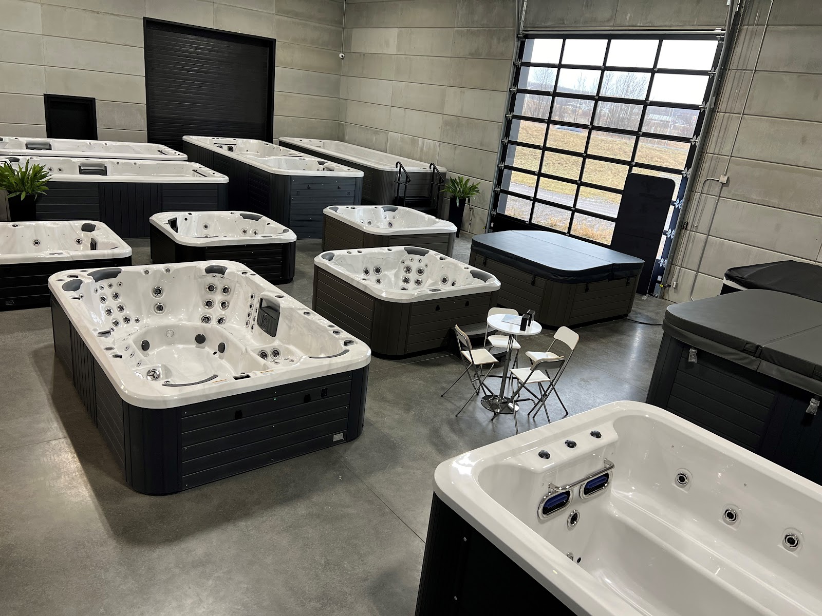 SP International Inc | Spas de nage | Swim spas — Piscine à Saint-Alphonse-de-Granby